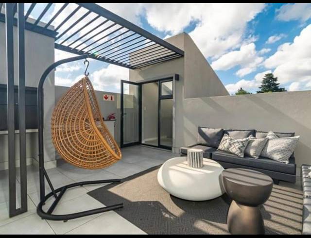 4 BEDROOM TOWNHOUSE FOR SALE IN HURLINGHAM